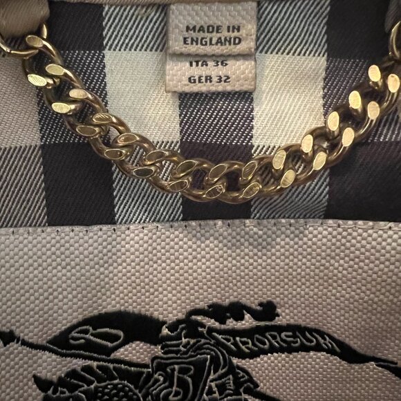 Burberry Sandringham Short Slim Trench - US 2 - AUTHENTICATED - Picture 7 of 15